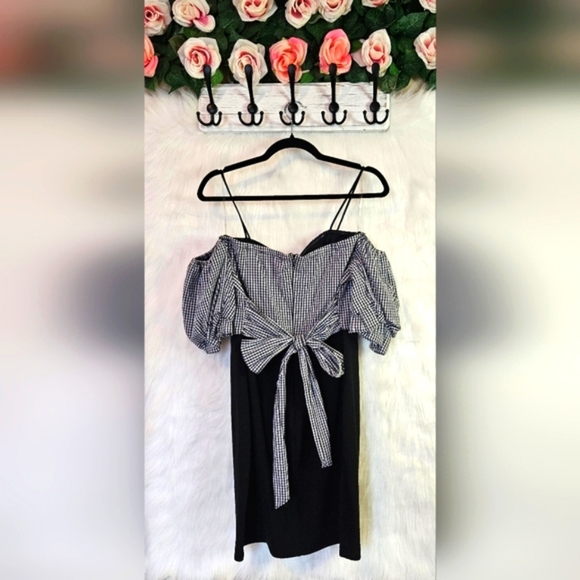 Entry Gingham Off-Shoulders B&W Mini Dress - Picture 3 of 6